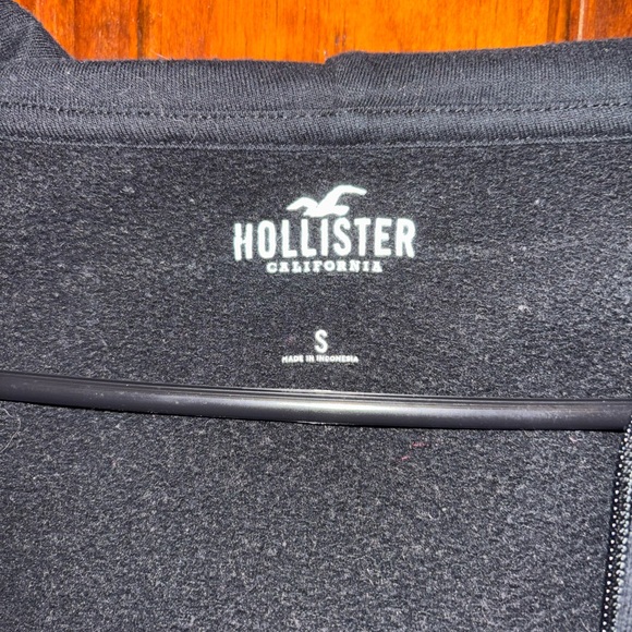 Hollister Women's Black Zip-Up Cropped Hoodie - Picture 5 of 5